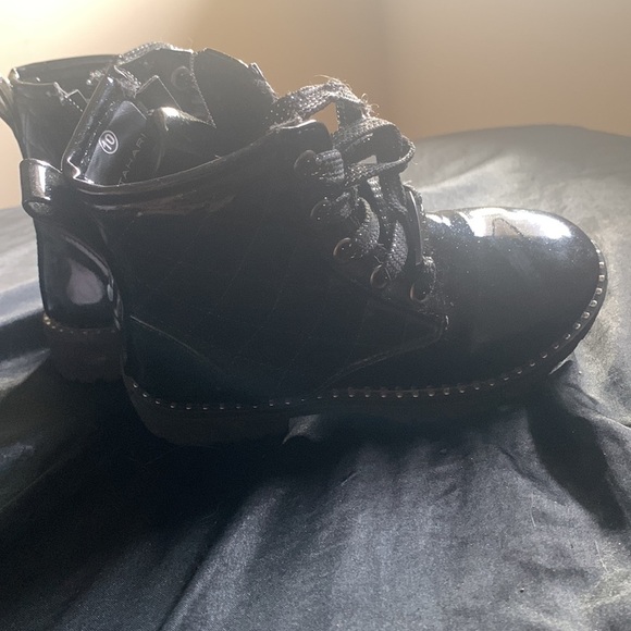 Black boots - Picture 4 of 4